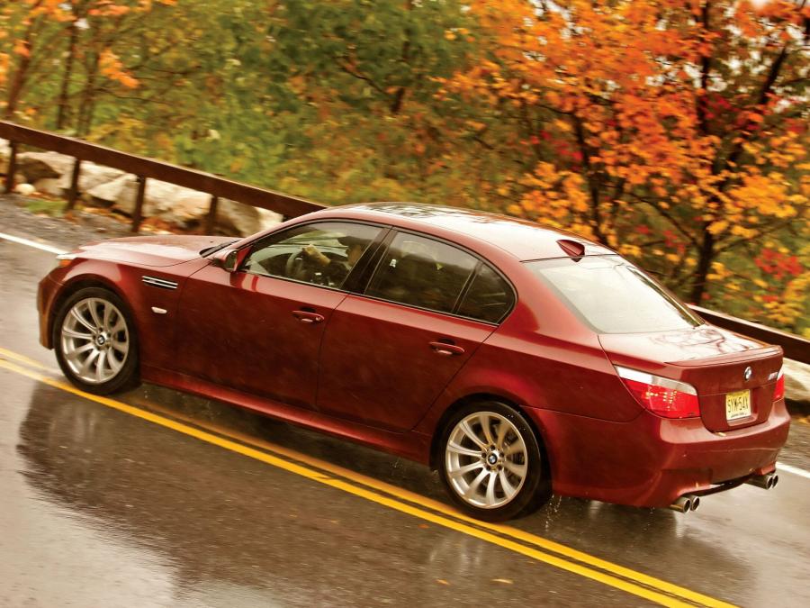  BMW M5 2005 года  (US) (фото 8 из 35)